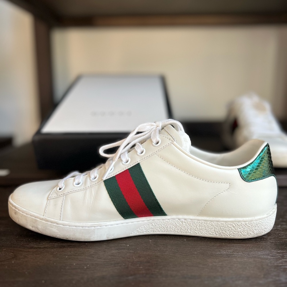 Gucci WOMEN'S ACE SNEAKER WITH BEE - Picture 13 of 14